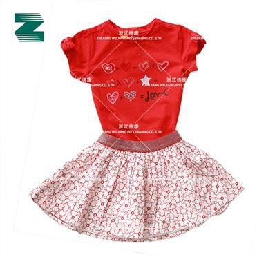 Otroška majica s kratkimi rokavi iz pletenega elastana z okraski na sprednji strani